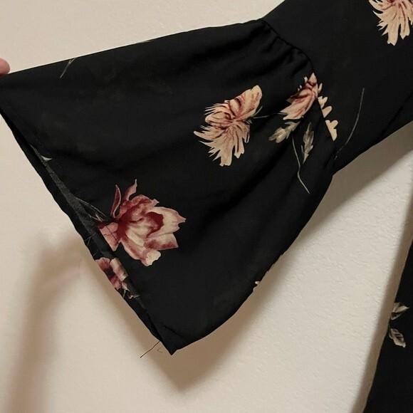 Charlotte Russe Size Small Floral Cardigan Duster with Bell Sleeves High Low - Picture 2 of 6